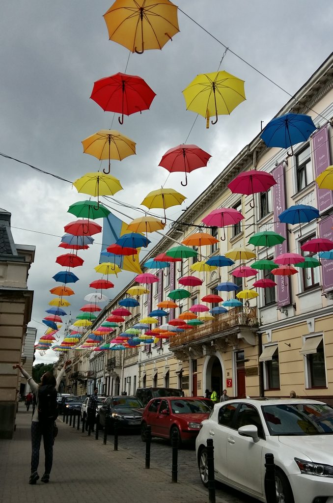 lviv-lwow-parasolki-kolorowe