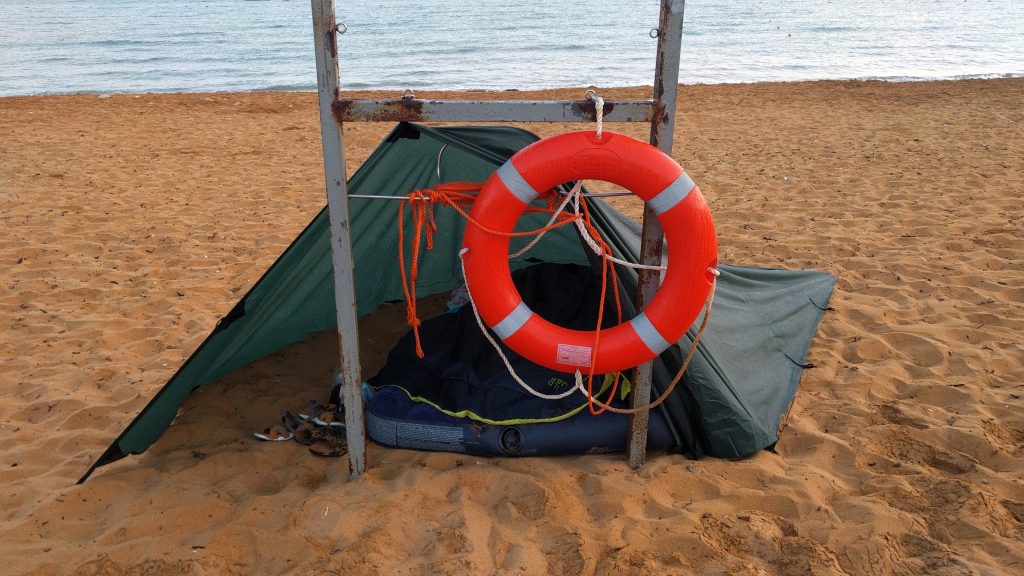 Plaża Ramla. Śpimy na słynnym pomarańczowym piasku.