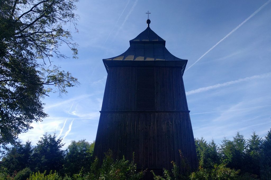 XVIII-wieczna dzwonnica w Wietrzychowicach