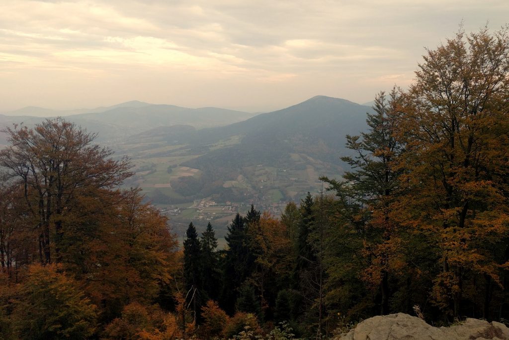 Widok na Lubogoszcz ze szczytu Szczebla