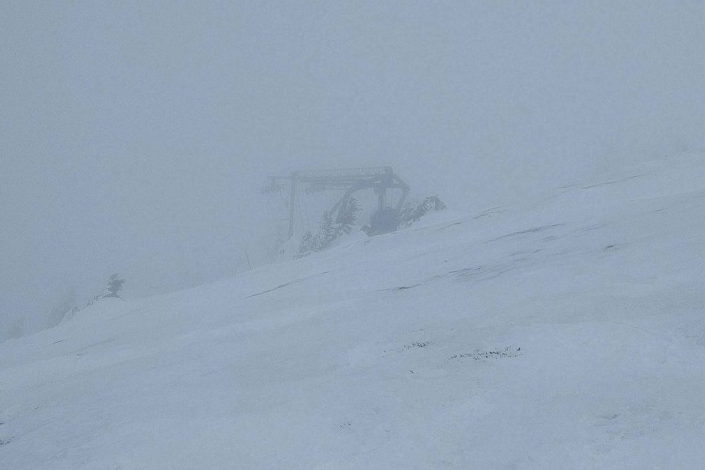 Wędrówka na Pilsko w zimie na nartach skiturowych.