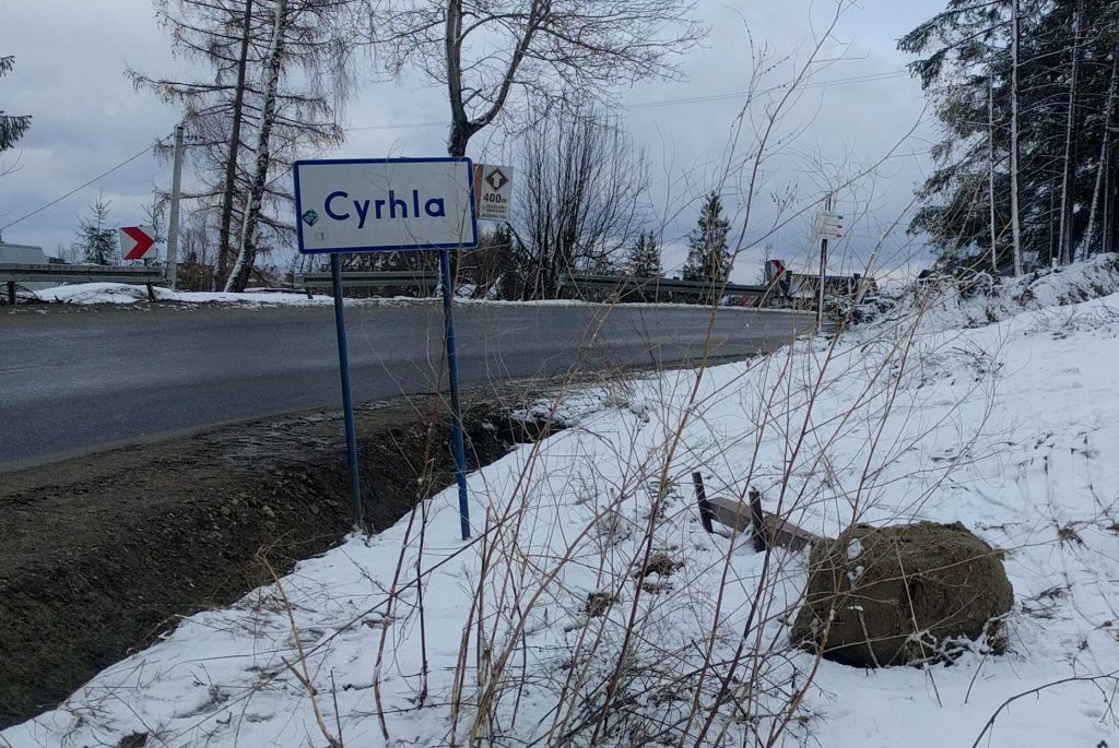 Tutaj kończymy zjazd. Skręcamy w prawo - około 200m dalej stoi przystanek autobusowy. 