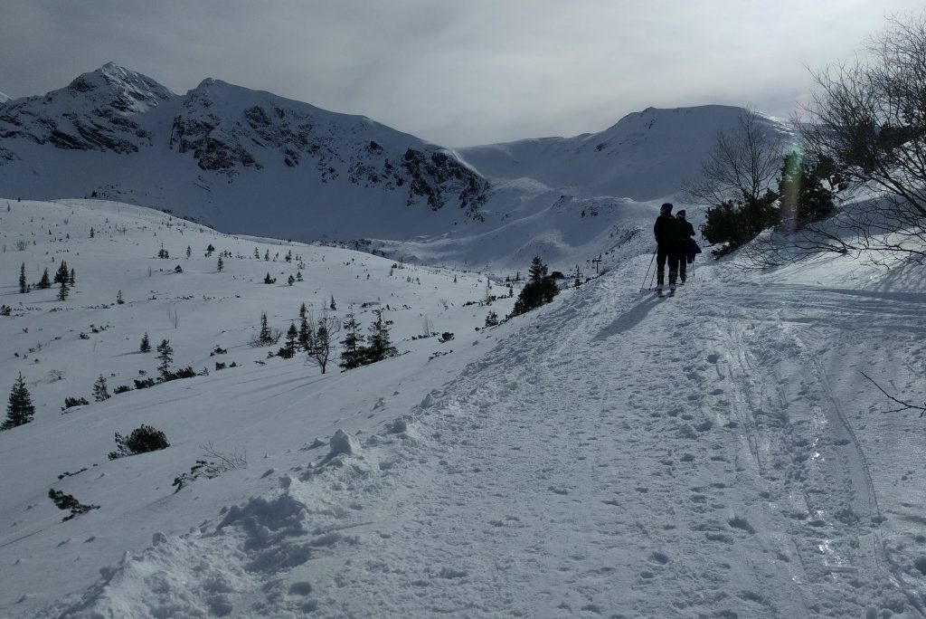 Dużo śniegu w Tatrach. Żółty szlak przez Dolinę Gąsienicową.
