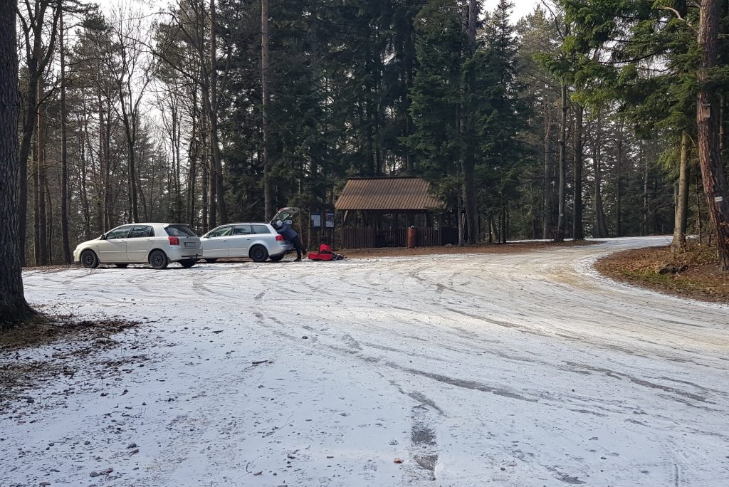 Parking pod Liwoczem. Najkrótsza droga na szczyt.