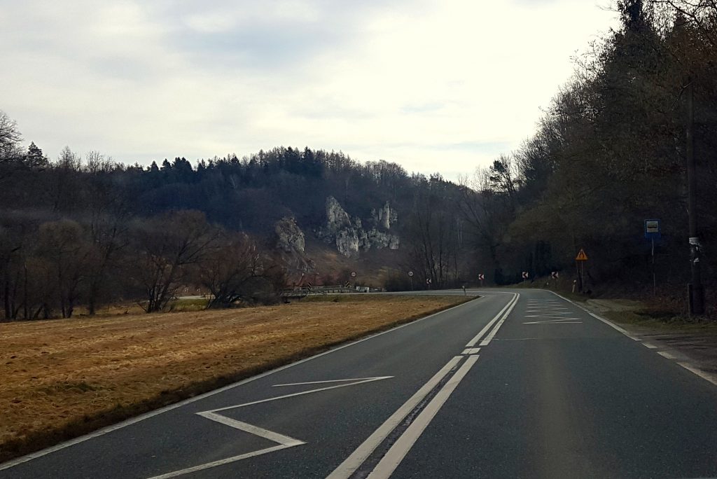 Droga przez Ojcowski Park Narodowy- bezśnieżny luty.