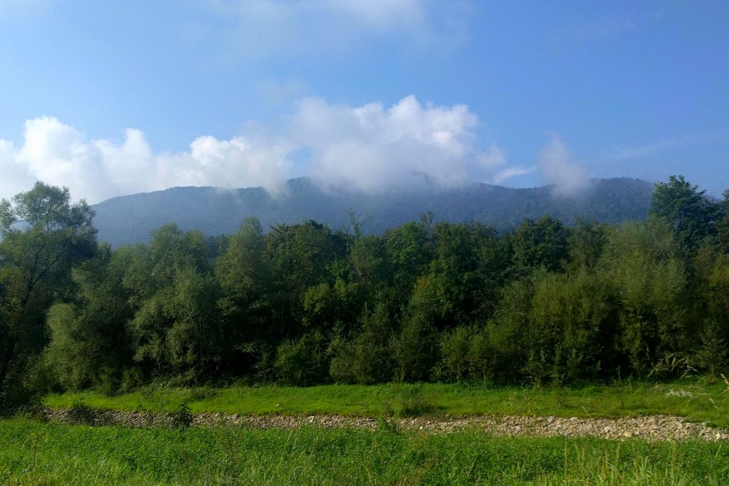 Beskid Wyspowy paruje.