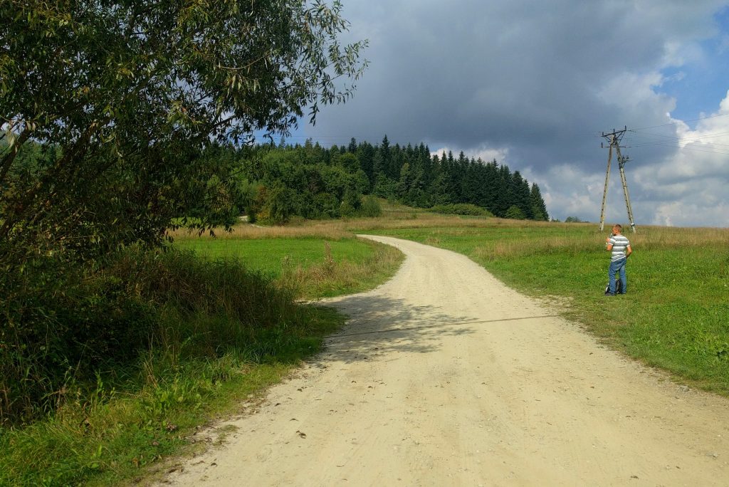 Malownicza ścieżka w Beskidzie Wyspowym.