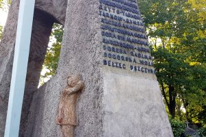 pomnik przy starym cmentarzu w tarnowie- miejsca ludobójstwa