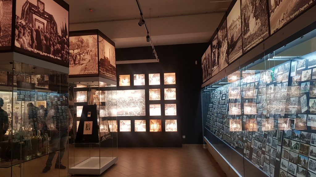 Siedziba Muzeum Okręgowego w Tranowie - wystawa fotografii