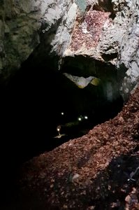 Światełka w jaskini Dziurze Tatry