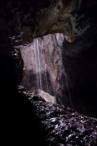 Wnętrze jaskini Dziura