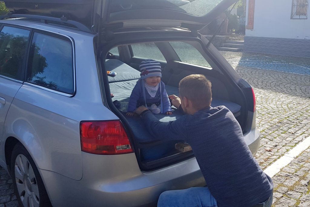 Poranek pod zamkiem w Bolkowie- roadtrip z niemowlakiem