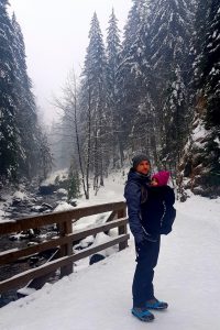 Tata z córą w zimowych Tatrach
