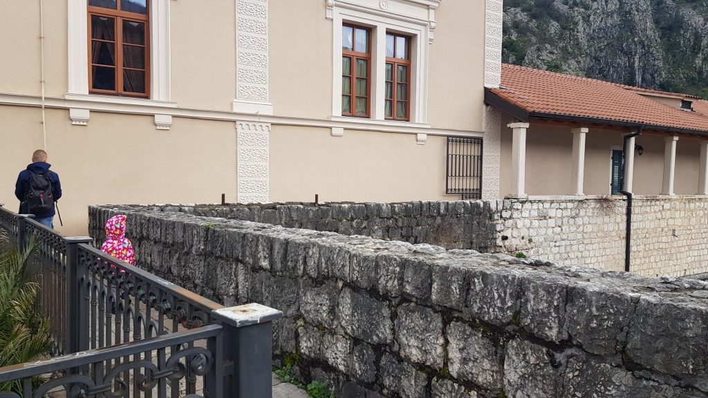 Kotor- spacerując starymi murami