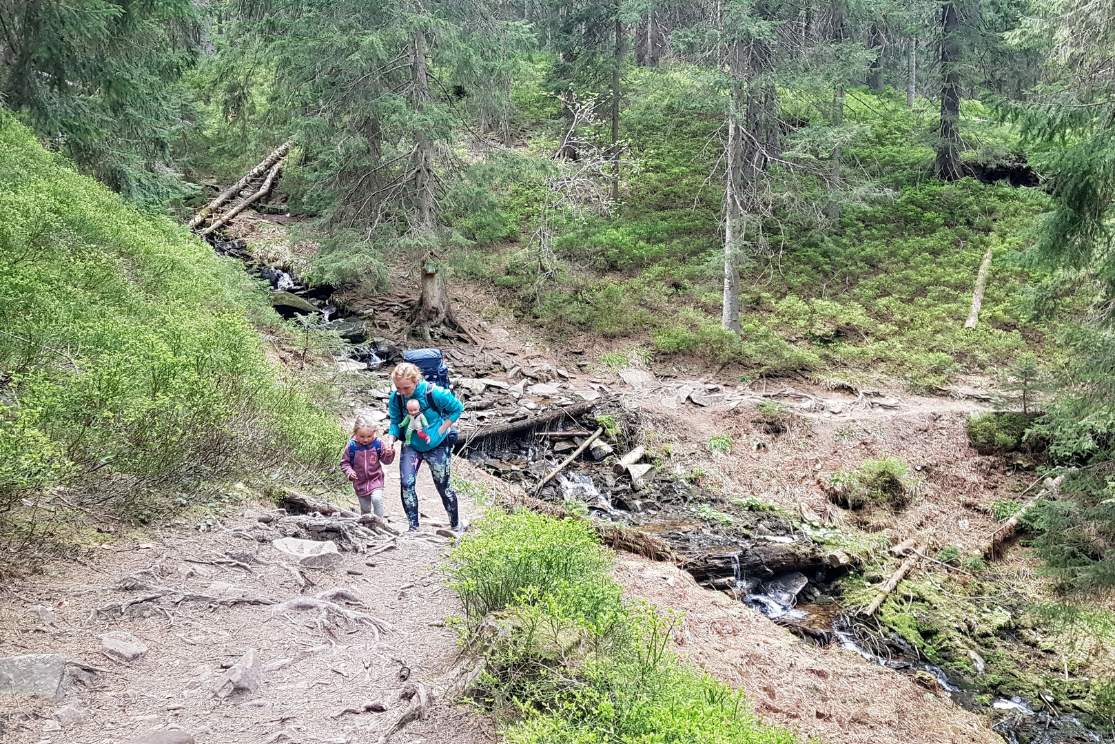 hop przez strumień i na przełęcz Glinne